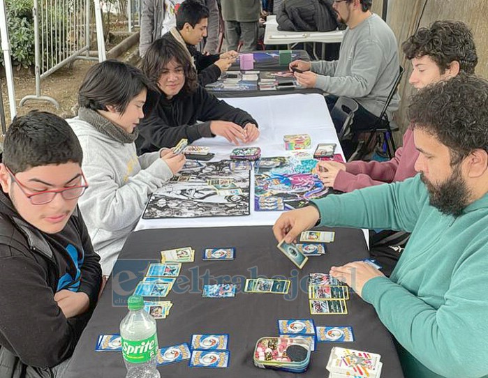 Juegos de cartas fueron una de las tantas actividades del evento.