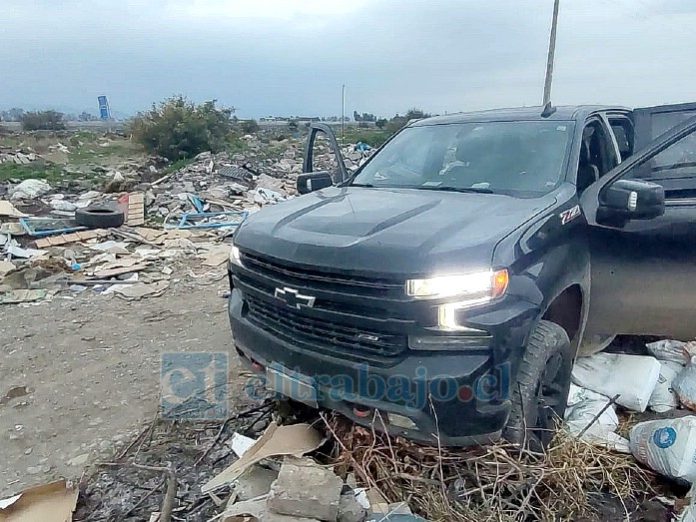 Camioneta que robaron los delincuentes y en la cual secuestraron al conductor.