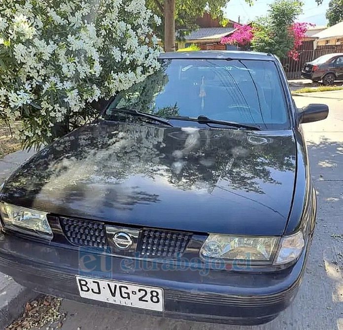 Este es el automóvil robado el día del temporal de viento y lluvia.