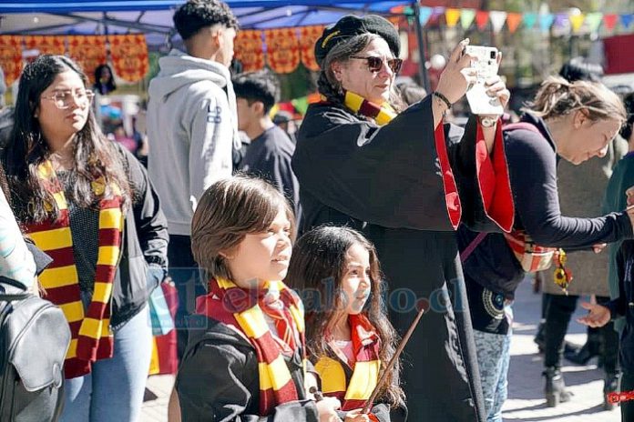 La visita de la Potterfest, la feria de Harry Potter más grande de Chile, cautivó a un importante número de seguidores de la zaga televisiva.