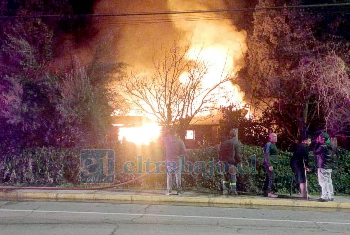 Incendio afectó a dos viviendas en San Esteban.