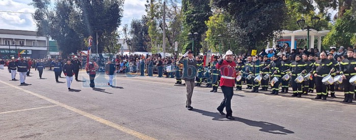 Bomberos dio el vamos al paso de las delegaciones. 