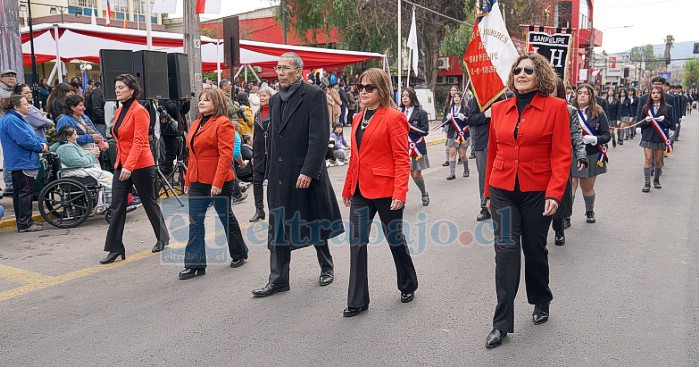 Los establecimientos educacionales se hicieron presentes en el desfile. 