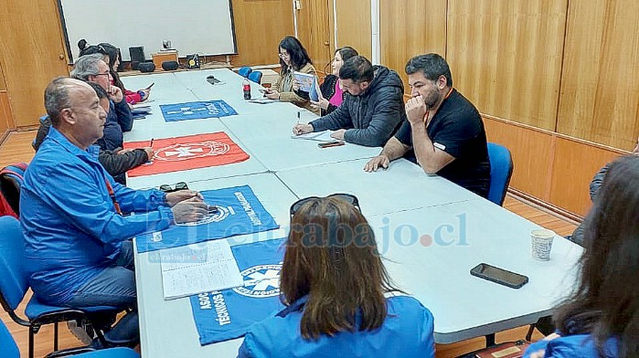 Dirigentes junto a representantes del Servicio de Salud Aconcagua.