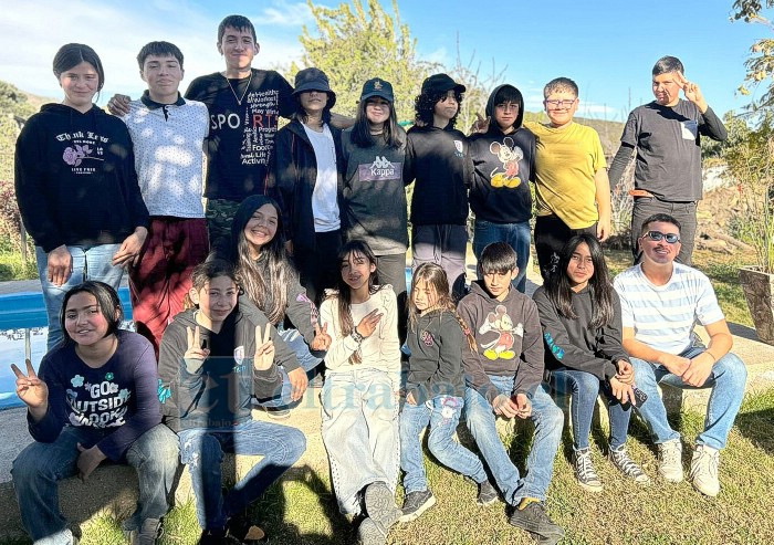 Los alumnos luego de un almuerzo junto a su profesor, el también actor Gabriel Vega.