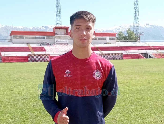 El delantero formado en la Universidad de Chile tras una de las prácticas en el estadio Municipal.