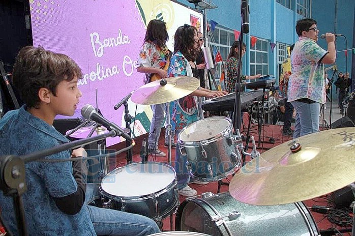 Banda presentándose en el Lolo Pelusa 2023.