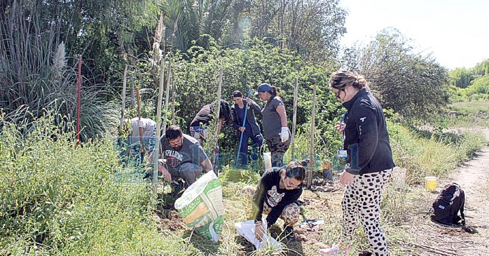 Gracias al financiamiento del fondo ‘Contigo en Cada Gota’ de Esval, la agrupación podrá continuar con la limpieza, recuperación y reforestación de este sector del río Aconcagua en Santa María a través del proyecto ‘Bosques del Futuro: Comunidad en Acción’.