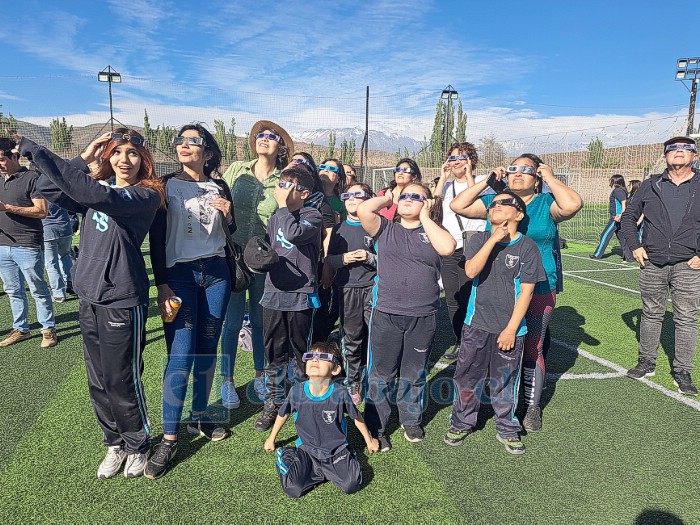 Centro de Padres y Apoderados del Colegio Sunnyland School, junto a sus hijos.