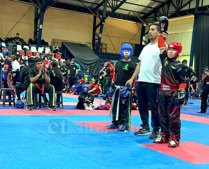 El deportista es miembro de la Federación Deportiva Nacional de Kickboxing Wako Chile, a través del Club Deportivo Ken Ken Toshi de San Ramón, Región Metropolitana.