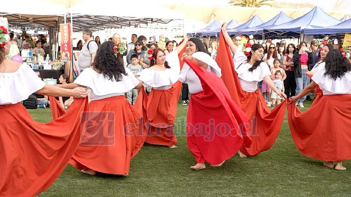 También presentes bailes durante la celebración del Día del Turismo en Santa María.