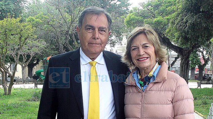 El aspirante al sillón alcaldicio de San Felipe junto a la Precandidata Presidencial Evelyn Matthei, quien le entregó todo su apoyo.