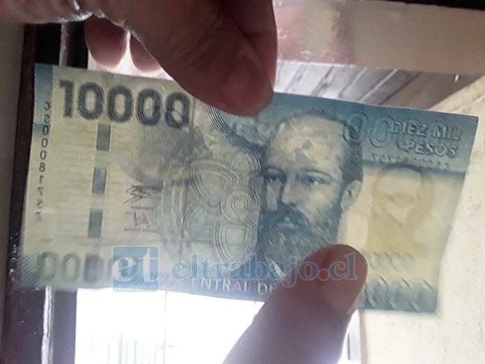 Billetes falsos de 10 mil pesos han "pasado" en la Feria Diego de Almagro. (Foto archivo)