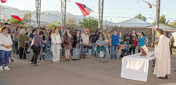 La jornada inició con una misa a cargo del párroco de la iglesia Andacollo.