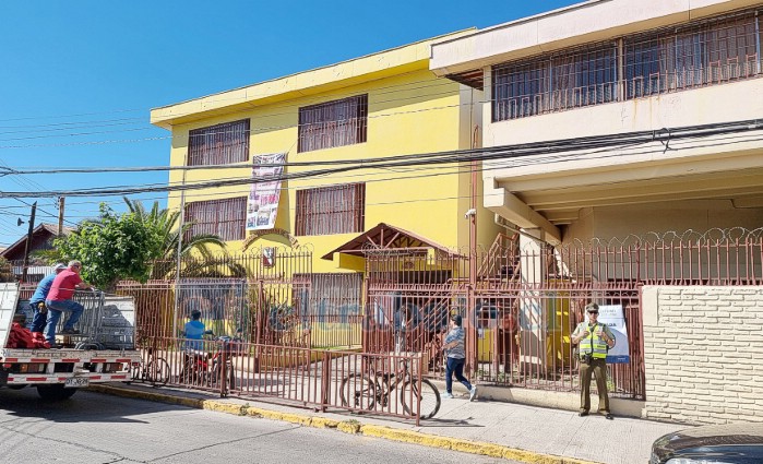 A eso de las 09:00 de la mañana del sábado, un hombre fue detenido por desórdenes en una de las mesas de votación en el Colegio Santa Juana de Arco.