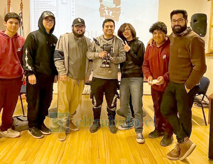 Equipo de robótica aconcagüino ‘Perceptrón’ que representará a Chile en Robo-One, competencia internacional.