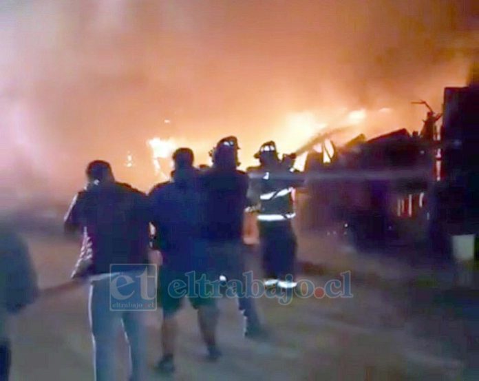 Incendio en casa ‘okupa’ se produjo la madrugada del miércoles en la villa Industrial. (Archivo).