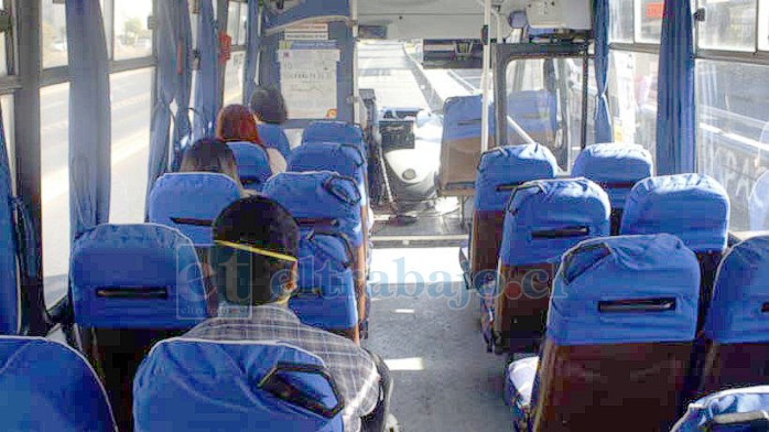 Los buses habilitados realizarán dos viajes diarios desde cada comuna de la provincia hasta los centros de votación. (Foto referencial).