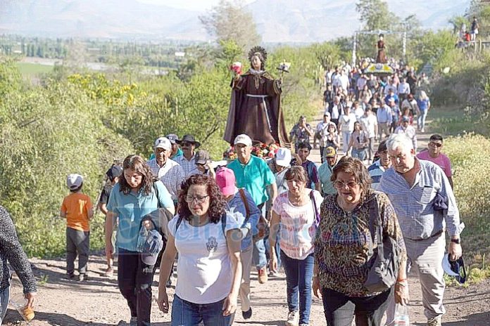 La imagen del santo San Francisco fue acompañada por toda la comunidad del sector.