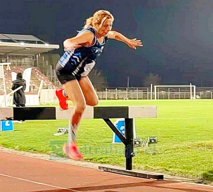 Martina Chamorro es la actual campeona nacional de los 2.000 metros con obstáculos.