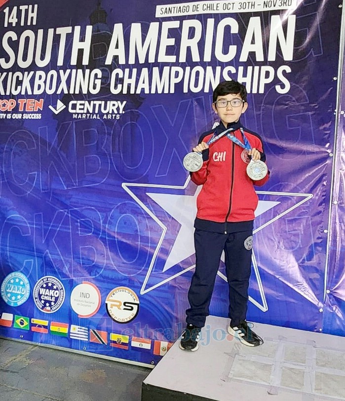 El deportista y campeón nacional de kickboxing, Mateo López Levican, regresó a San Felipe con sus dos medallas de plata obtenidas en el Campeonato Sudamericano de Kickboxing ‘Wako 2024’.