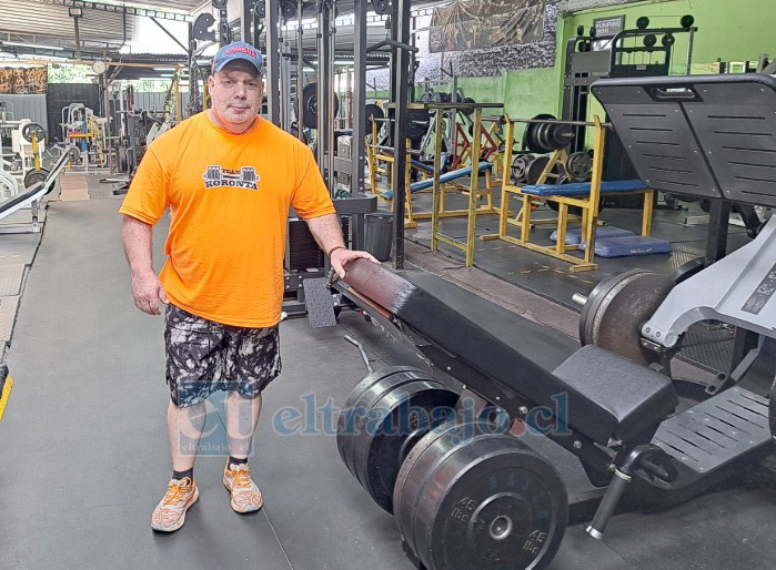 Antonio Amar, organizador del torneo más antiguo de Chile, Mr Aconcagua, en su gimnasio ubicado en Navarro 375, San Felipe.