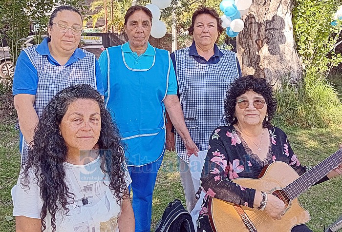 Las Servidoras Andacollinas junto al Coro de la Parroquia Andacollo.