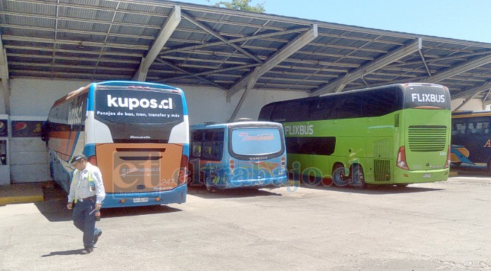 Buses en el terminal de San Felipe.