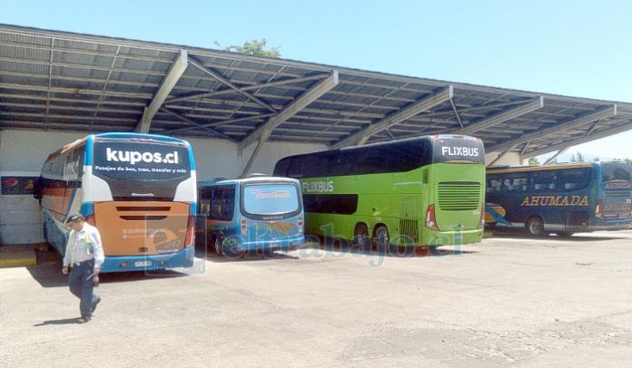 Buses en los andenes del Terminal Rodoviario de San Felipe.