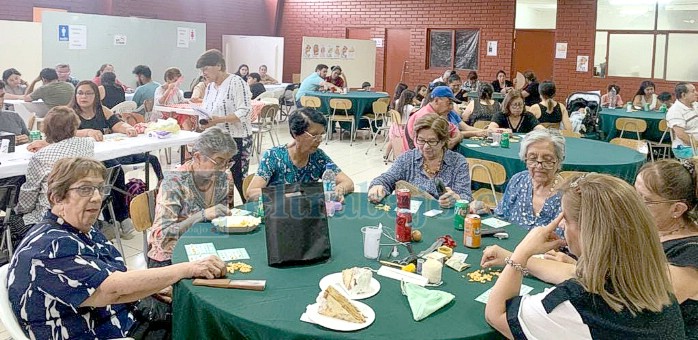 Registro del bingo que se desarrolló en el recinto en beneficio de los comerciantes afectados por el incendio en el centro de la ciudad. 