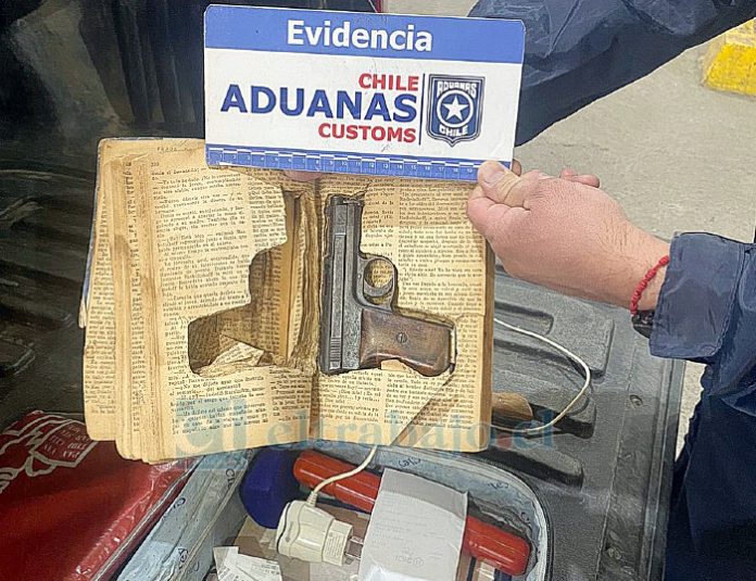 De esta forma el ciudadano argentino intentó ingresar estas armas a nuestro país.