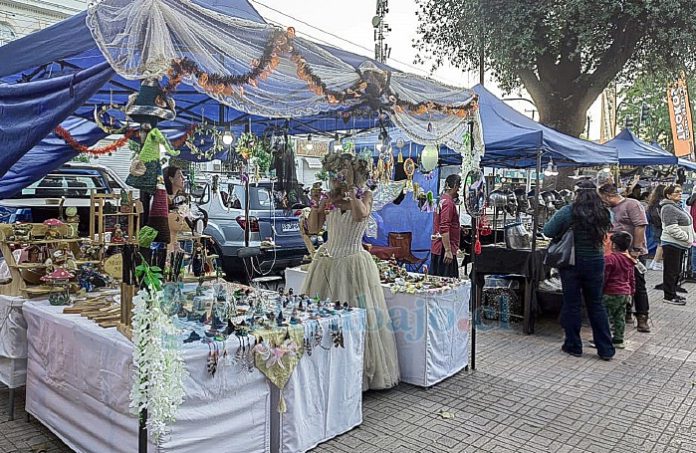 Joyería, adornos, ropajes, juegos tradicionales y piedras preciosas fueron algunos de los stands.