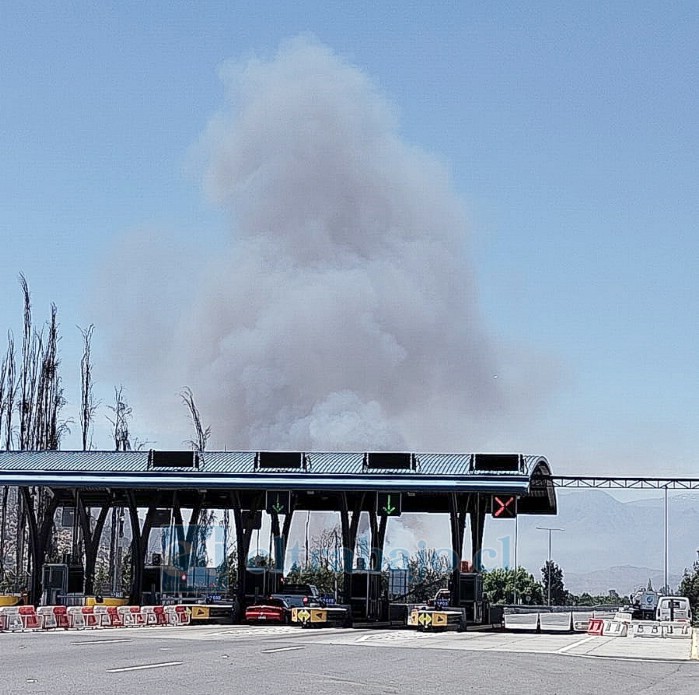 El humo era visible desde diversos puntos de la provincia. 