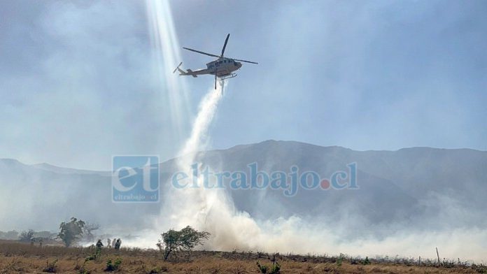 Equipos aéreos debieron trabajar en la emergencia.