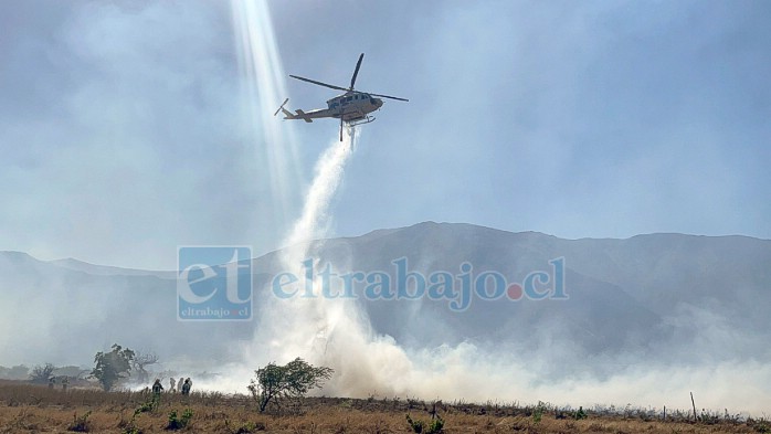 Equipos aéreos debieron trabajar en la emergencia. 