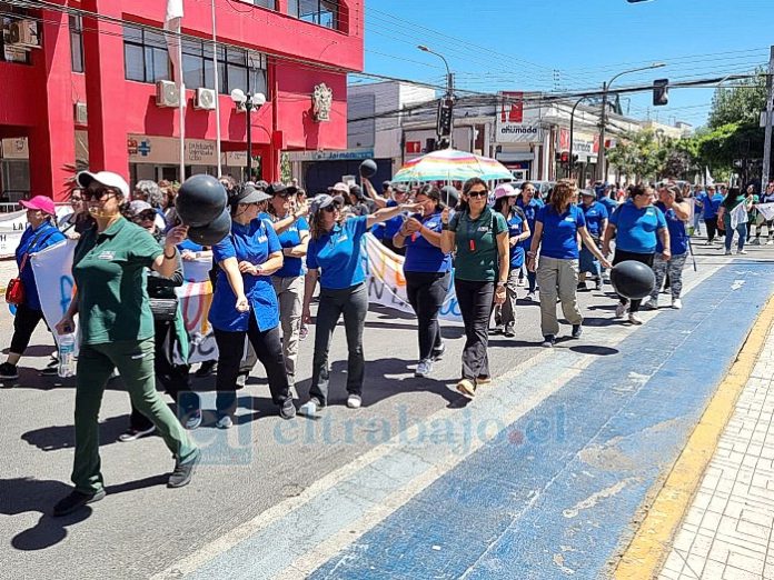 Miles de trabajadores públicos participaron de la marcha.