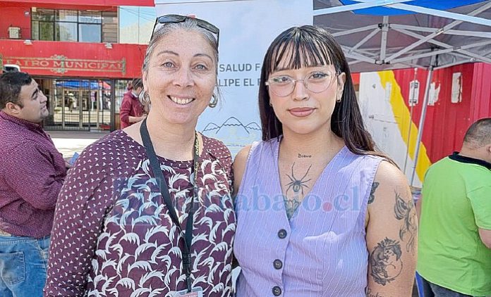 Patricia Zúñiga, agente territorial del municipio y la artista urbana sanfelipeña, ‘Sweet K’.