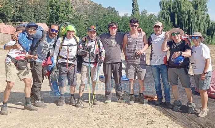 Instructores, participantes, de este festival aéreo en Santa María.