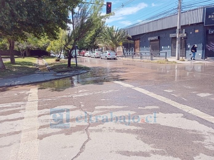 Una postal que se está haciendo cotidiana en la intersección de Cajales con Avenida O’Higgins.