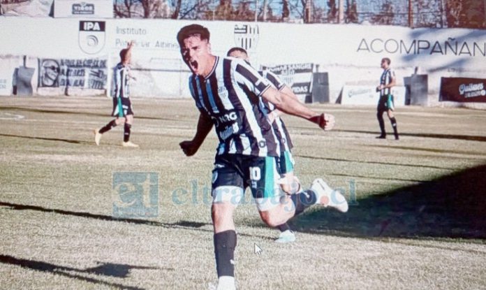 El jugador argentino –chileno defendiendo al Cipolletti.