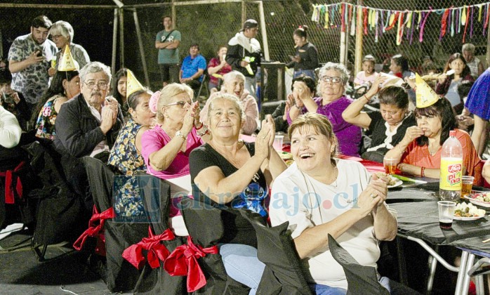 Los adultos mayores también disfrutaron de esta celebración.