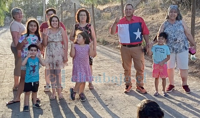 Los vecinos manifestándose este día viernes para poder llamar la atención de las autoridades.