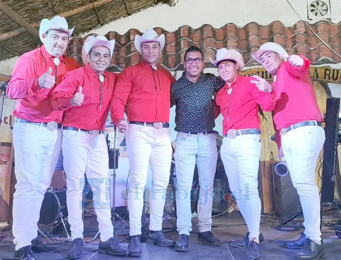 Los Internacionales Rancheros de Aconcagua, junto a Ronald Olivares de Antu Producciones.