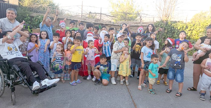 El pasado 23 de diciembre, la JJVV Orolonco Hermanos Carrera celebró su fiesta navideña.