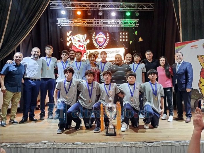 El equipo SUb 14 varones del Colegio Greenland, en la ceremonia de finalización de la Liga Escolar 'Orgullo de Aconcagua'.