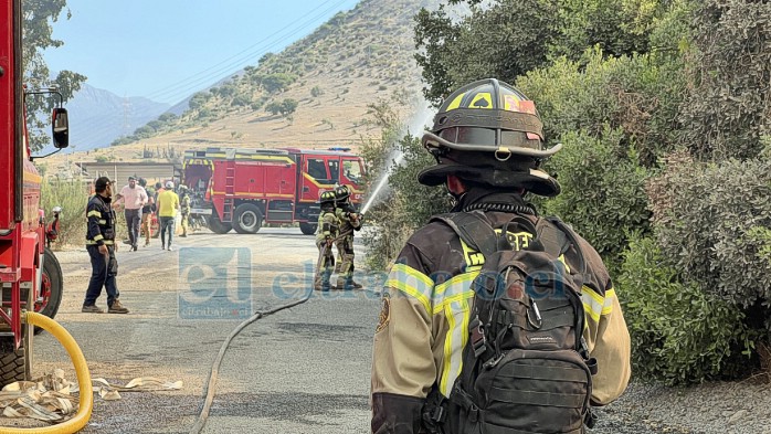 Un total de 140 hectáreas fueron arrasadas por el fuego en incendio forestal en el sector de «El Quebrachal» en Catemu. 