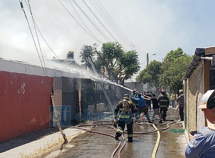 Con pérdidas totales resultaron las dos viviendas afectadas por incendio en la población Manso Velasco.