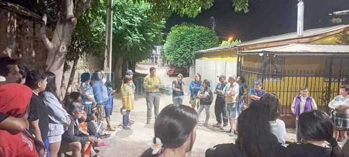 Vecinos reunidos con el alcalde de Santa María, Claudio Zurita.