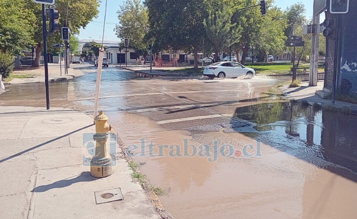 Canal desbordado en Avenida O’Higgins con Cajales