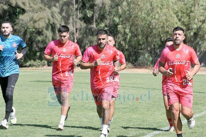 Facundo Monteseirín (primero de der a izq en la foto) junto a otros jugadores importantes de Unión San Felipe.